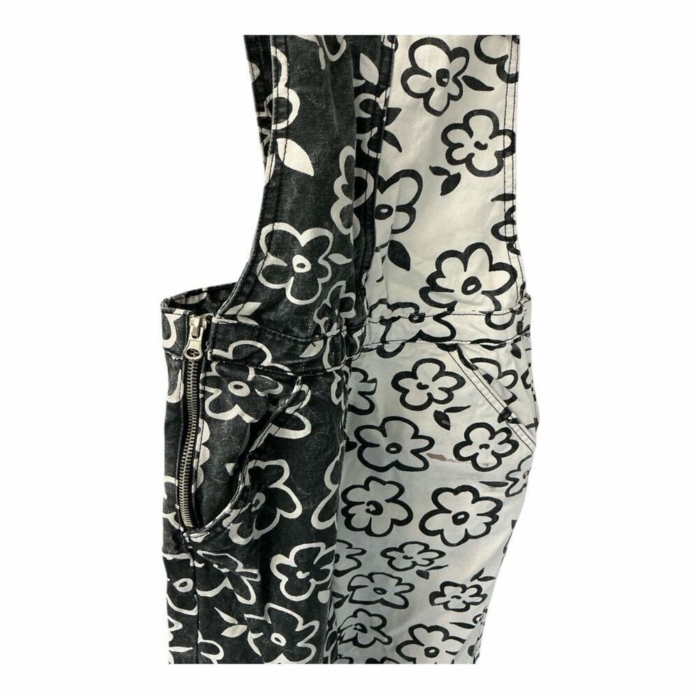 NWOT Forever 21 Women Size Small Black White Colorblock Floral Overalls Jumpsuit - Picture 1 of 5